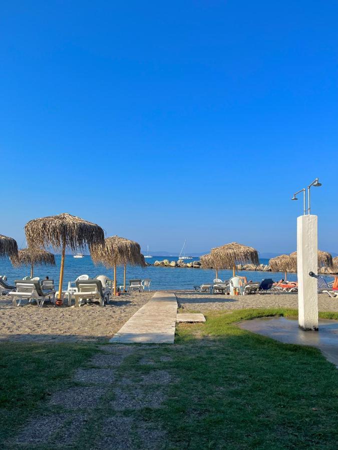 Theodorou Beach Hotel Apartments Псалиди Экстерьер фото